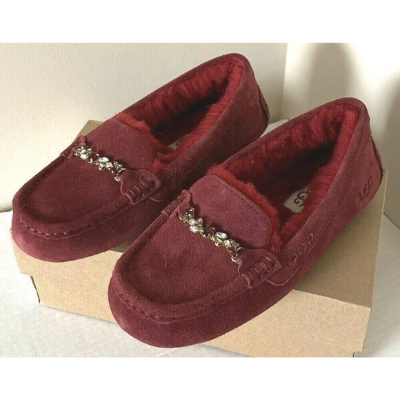 New UGG Ansley Charm Gem Women Fashion Moccasin Slippers Size 5 Kiss - Picture 1 of 8